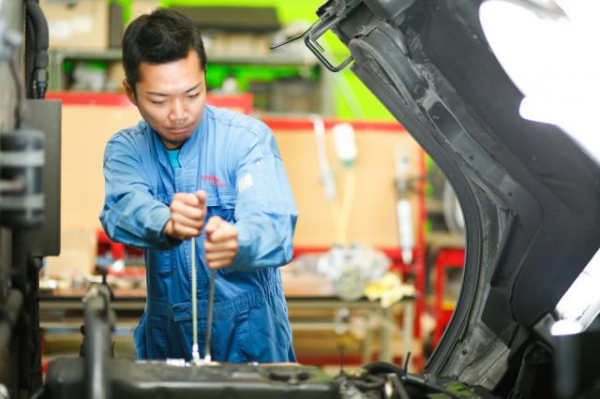 自動車の電装品、冷凍車、架装品等の修理・取り付け等の会社